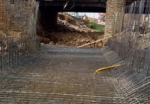 مشروع تنفيذ تغطيات مخرات السيول – مركز إسنا